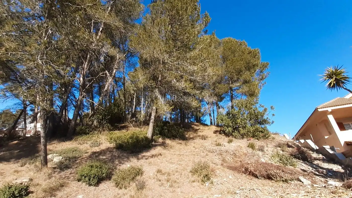 Terreny residencial en venda a Via Abadia de Poblet 10