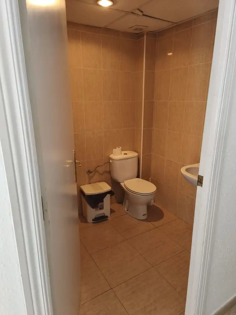 Badezimmer von Geschaftsraum zur Miete in Sevilla mit Klimaanlage