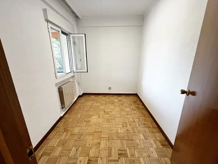 Bedroom of Flat for rent in Madrid  with Air Conditioner, Heating and Parquet flooring
