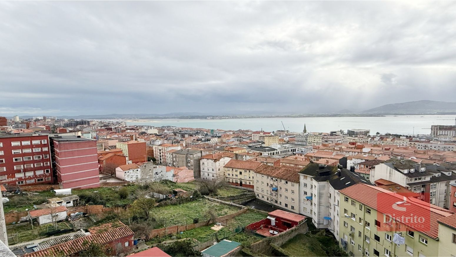 Vista exterior de Ático en venta en Santander con Calefacción y Terraza