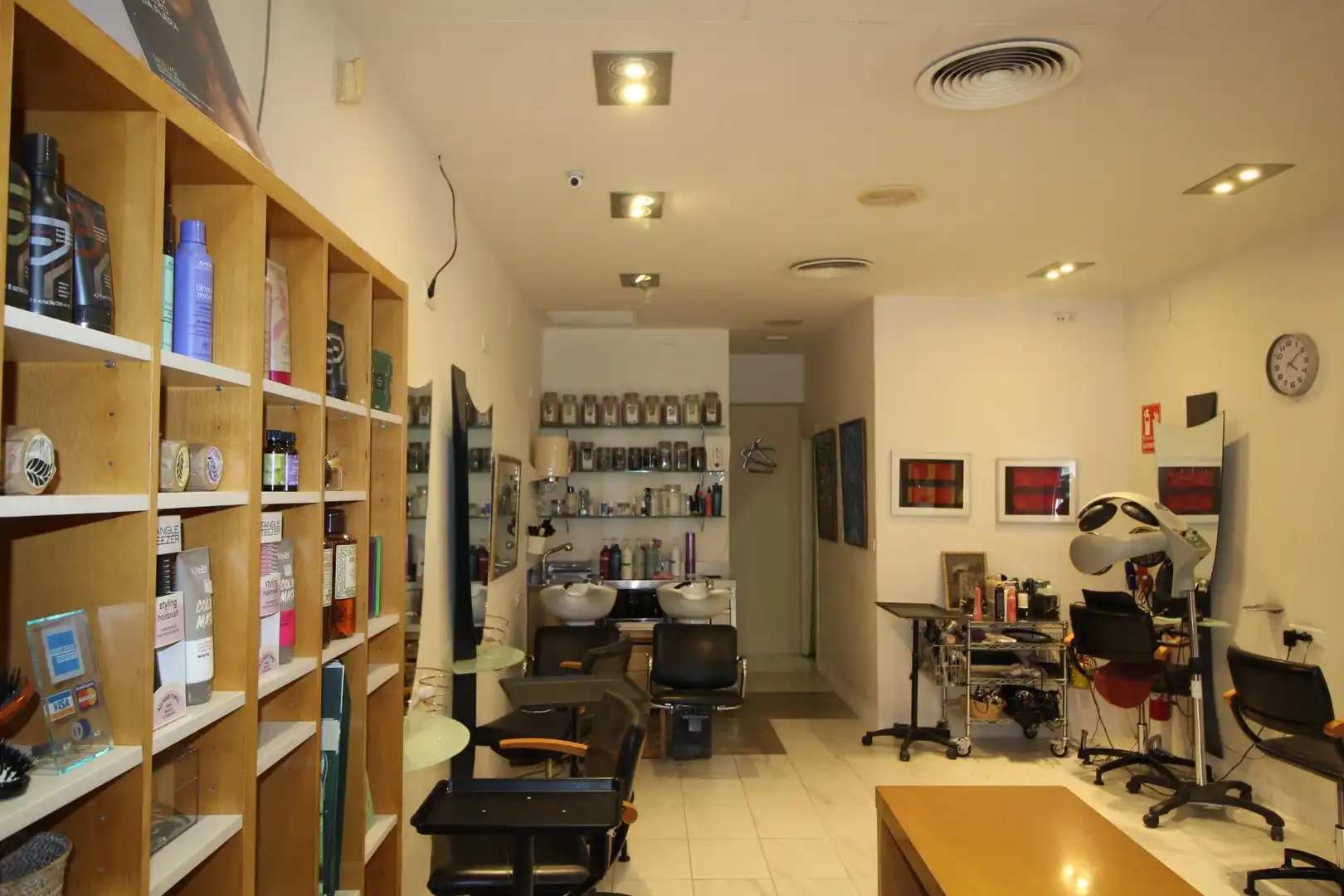 Commercial properties for sale in Alicante / Alacant  with Air Conditioner, Terrace and Furnished
