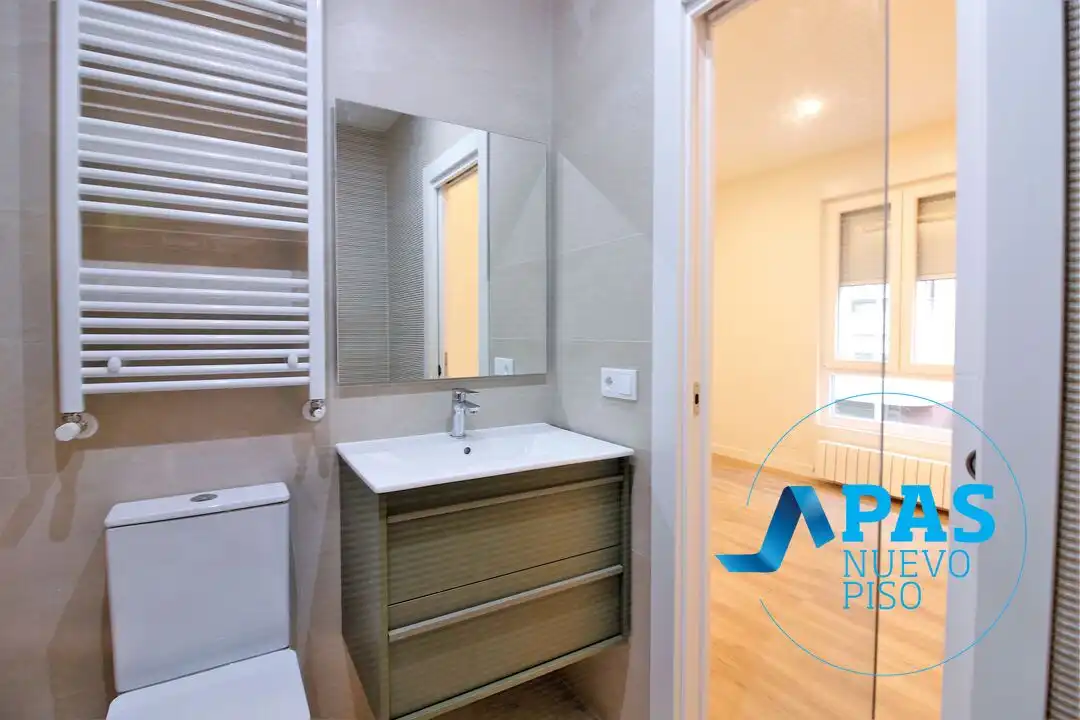 Baño de Piso en venta en Santander con Calefacción, Terraza y Balcón