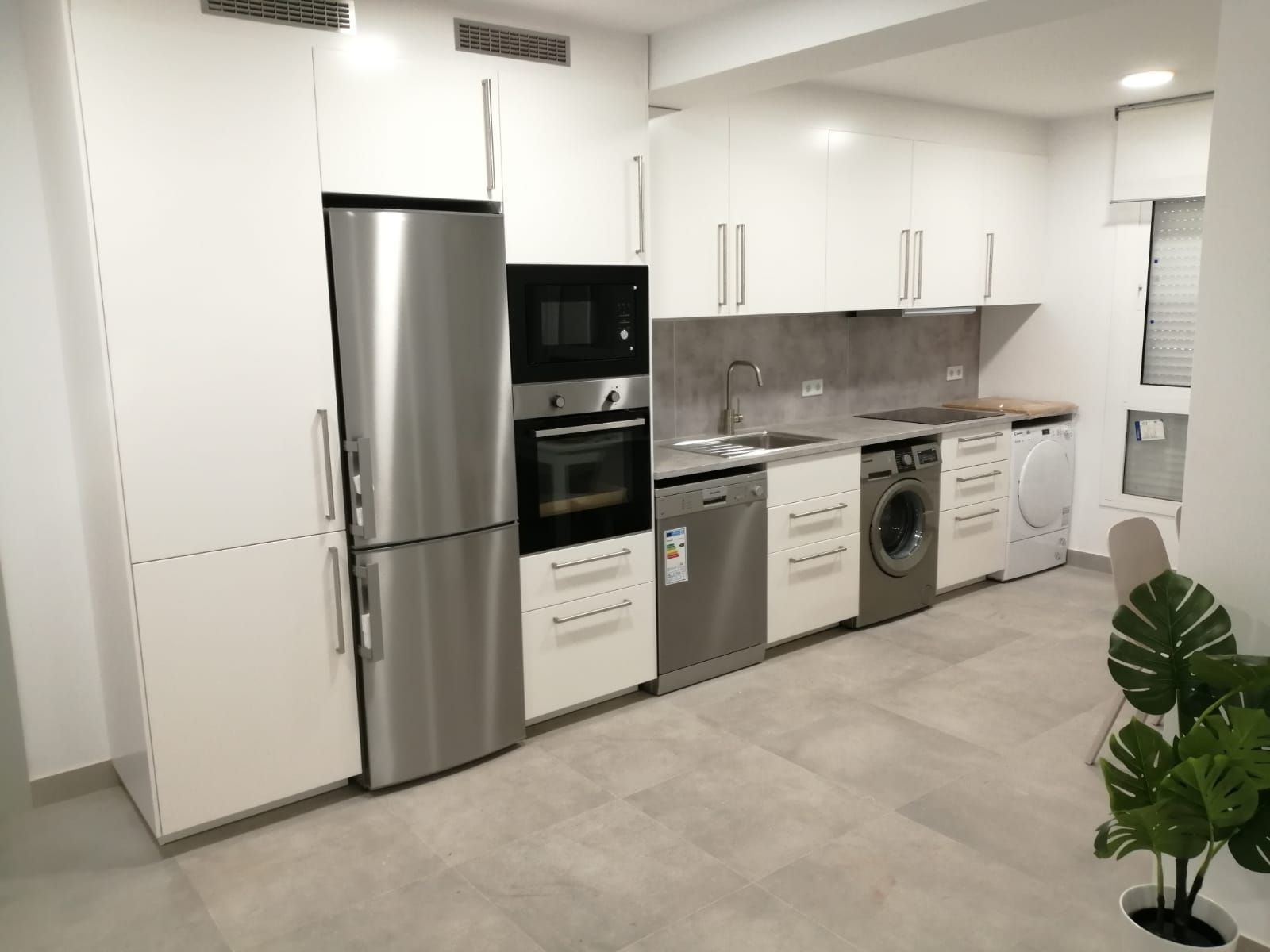 Kitchen of Flat to rent in Algeciras  with Furnished