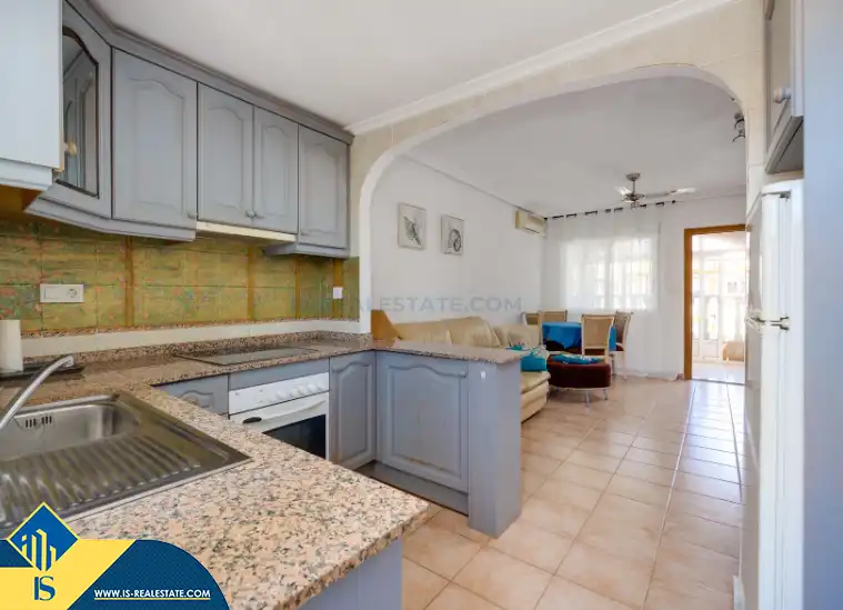 Cuina de Casa o xalet en venda en Torrevieja amb Terrassa, Moblat i Piscina comunitària