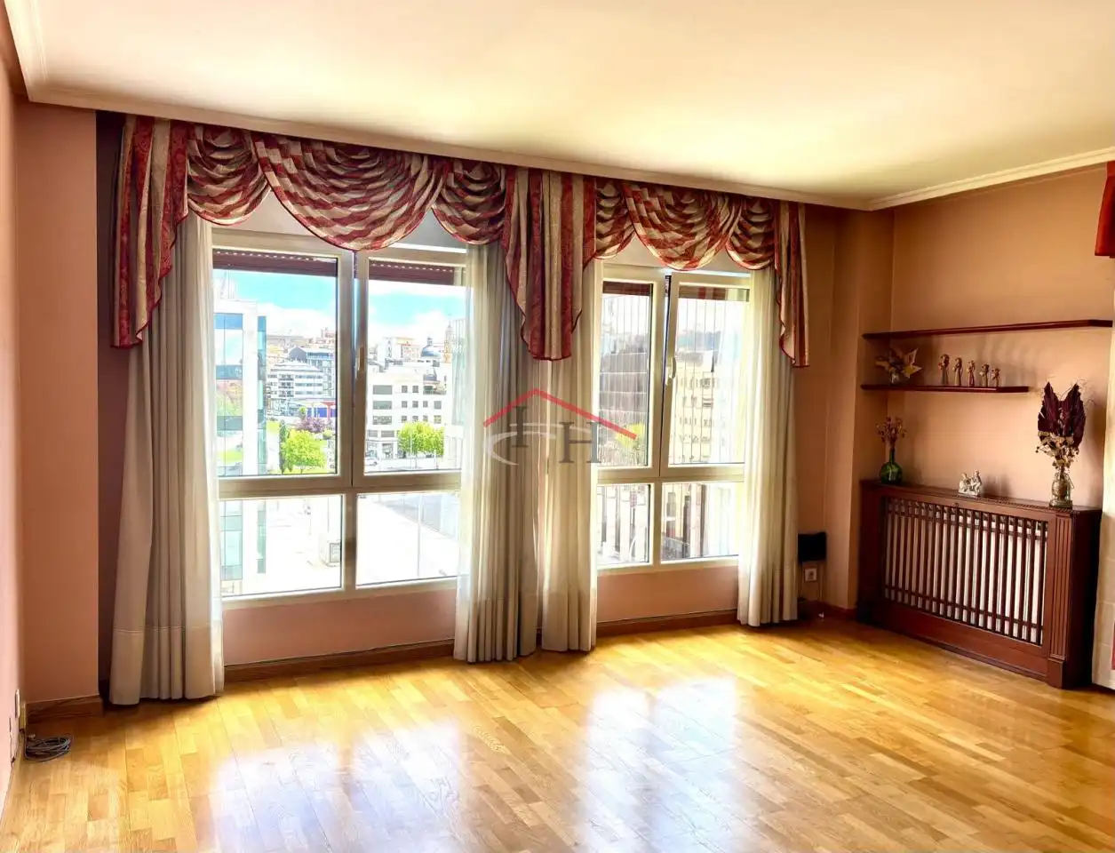 Exterior view of Flat for sale in León Capital   with Heating, Parquet flooring and Storage room