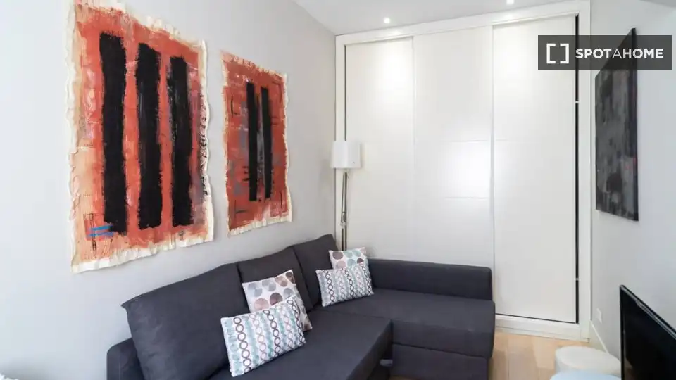 Living room of Flat for rent in Madrid  with Air Conditioner, Heating and Furnished