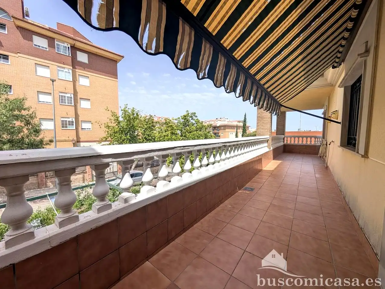 Terrassa de Casa o xalet en venda en Linares amb Aire condicionat, Calefacció i Jardí privat