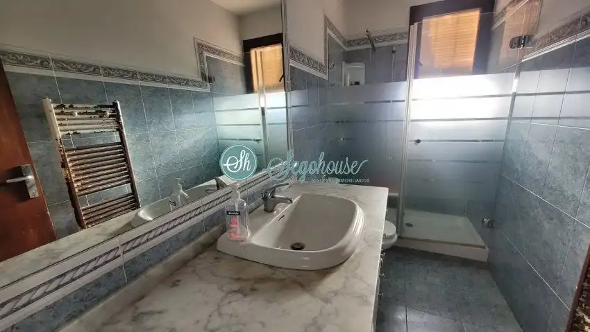 Baño de Casa o chalet de alquiler en Navas de Riofrío con Calefacción y Balcón