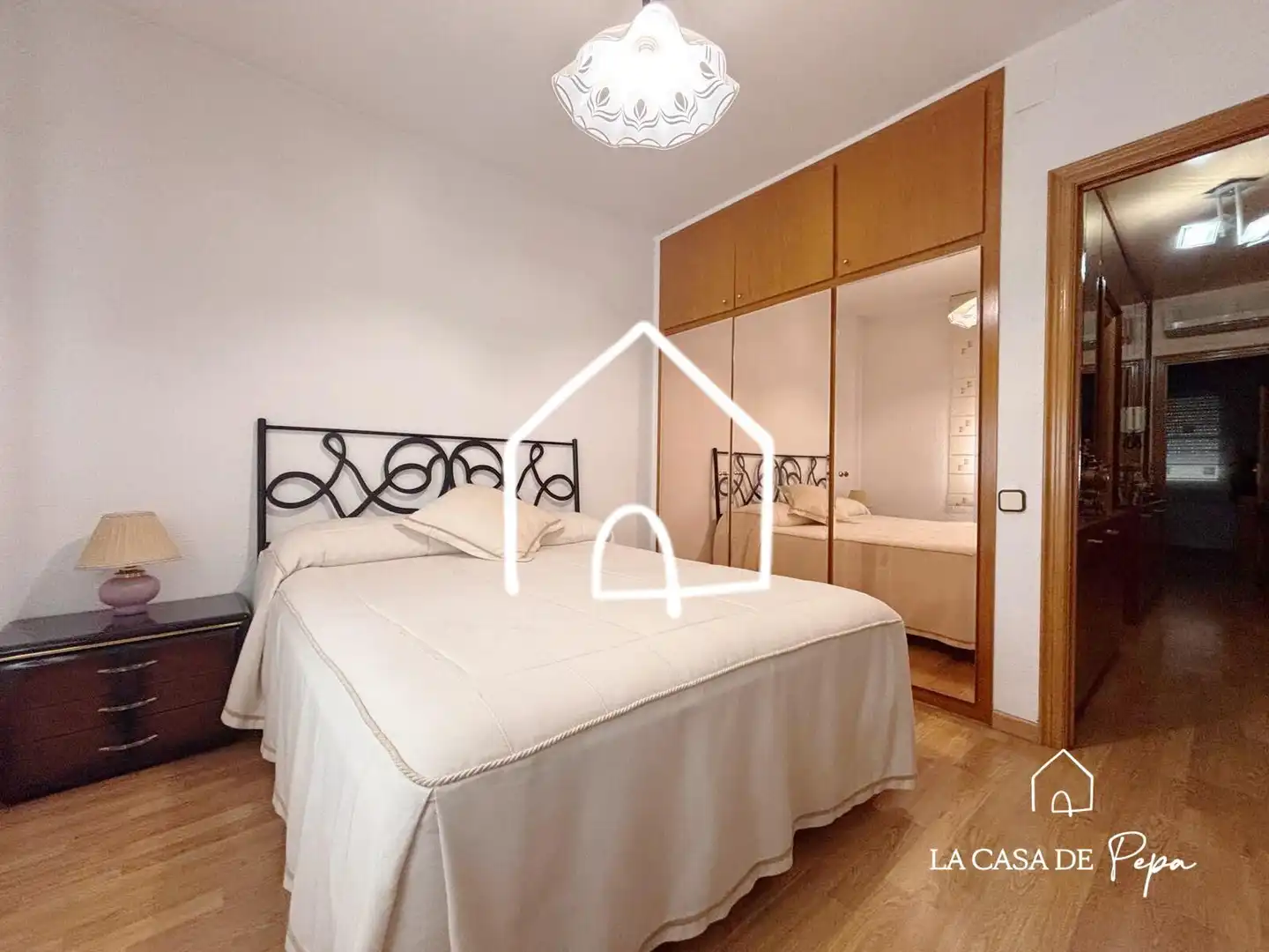 Habitación de Casa adosada en venta en Viladecans con Aire acondicionado, Calefacción y Jardín privado