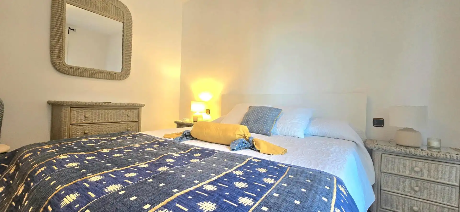 Dormitori de Pis de lloguer en Marbella amb Aire condicionat, Moblat i Jacuzzi