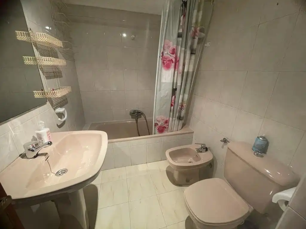Bany de Apartament de lloguer en Burgos amb Calefacció i Moblat