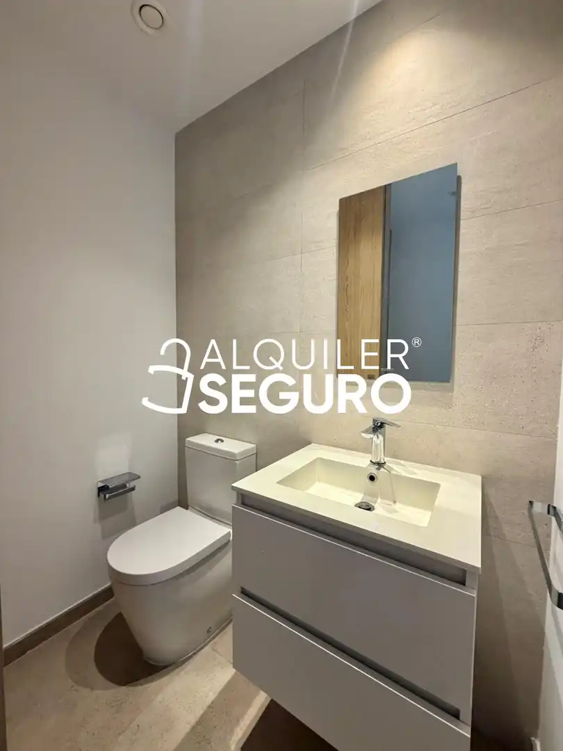 Bathroom of Flat for rent in Pozuelo de Alarcón  with Air Conditioner, Heating and Terrace