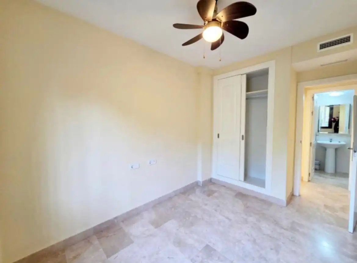 Schlafzimmer von Wohnung zum Verkauf in Estepona mit Klimaanlage, Terrasse und Möbliert