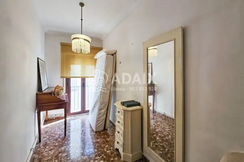 Habitación de Edificio en venta en Úbeda