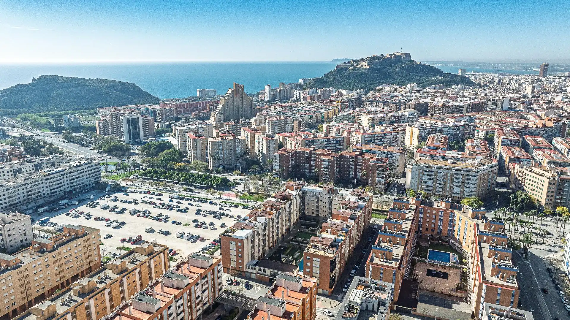 Vista exterior de Ático en venta en Alicante / Alacant con Calefacción, Jardín privado y Terraza