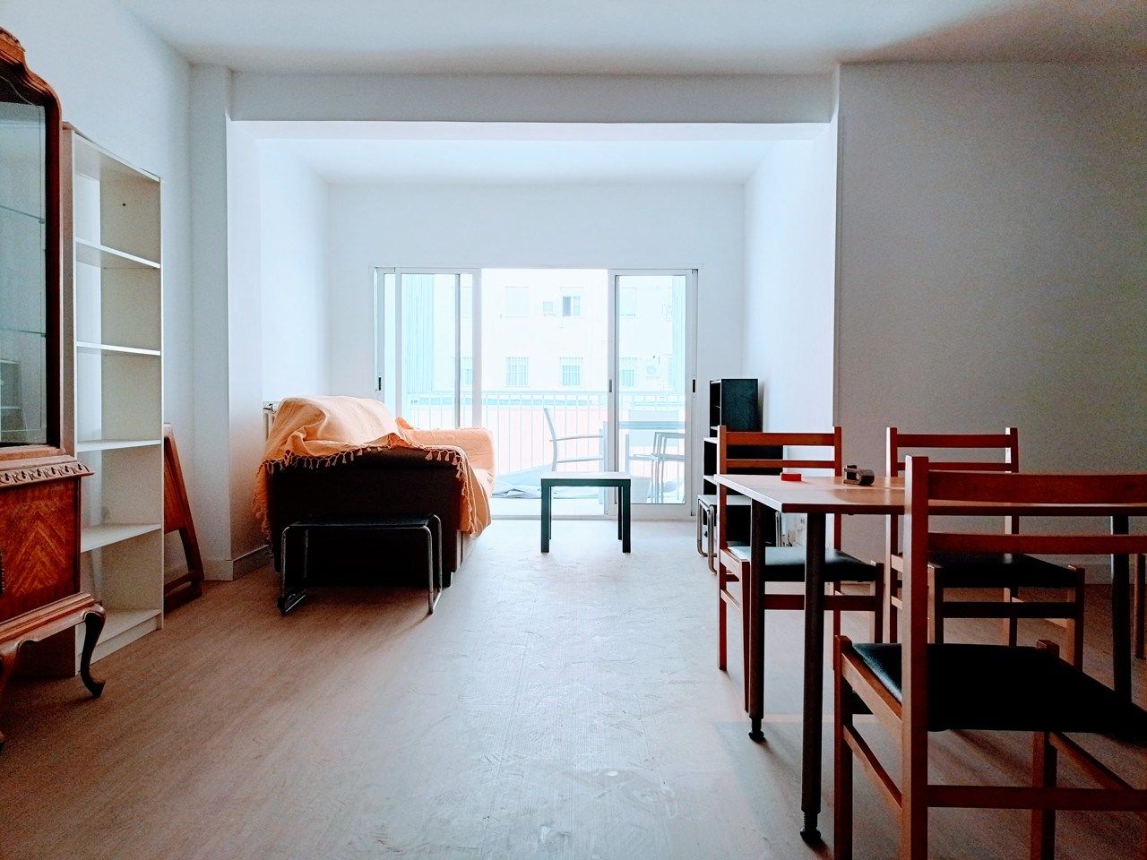 Habitación de Piso de alquiler en  Madrid Capital con Calefacción, Amueblado y Horno