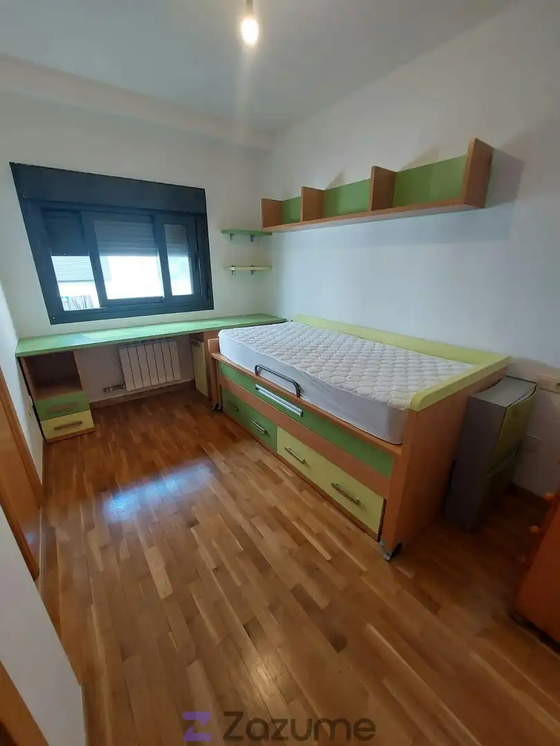 Habitación de Piso de alquiler en Pontevedra Capital  con Calefacción, Trastero y Amueblado