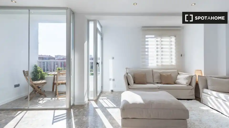 Living room of Flat for rent in Valencia  with Air Conditioner, Heating and Furnished