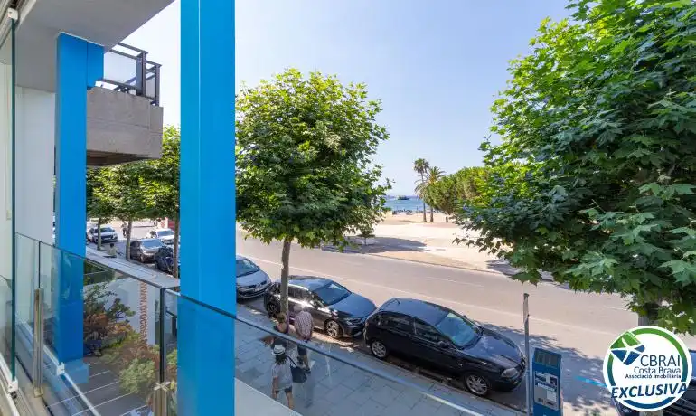 Vista exterior de Apartament en venda en Roses amb Calefacció i Moblat