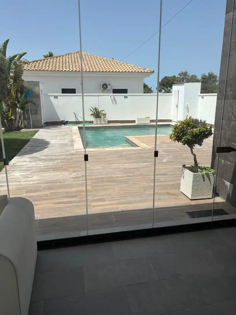 Piscina de Casa o chalet en venta en Chiclana de la Frontera con Aire acondicionado, Calefacción y Jardín privado