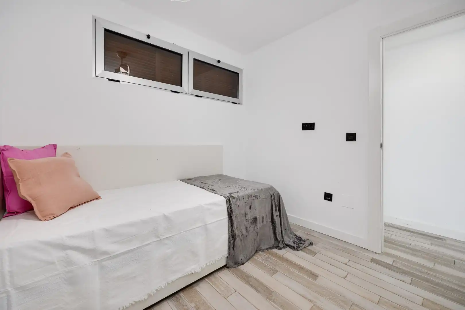Dormitori de Apartament en venda en Torrevieja amb Terrassa, Traster i Piscina comunitària