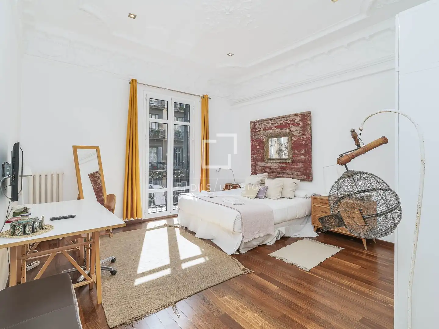 Schlafzimmer von Wohnung zum Verkauf in Barcelona mit Klimaanlage, Heizung und Balkon
