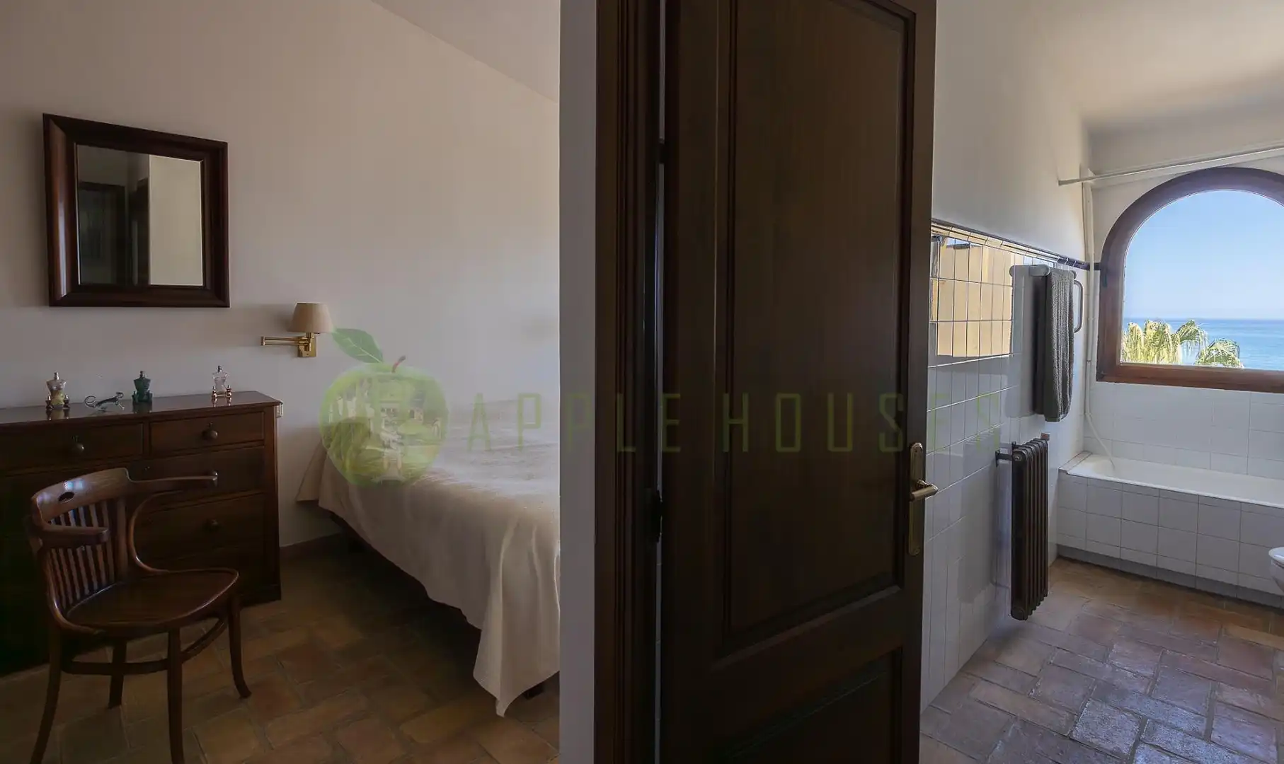 Habitación de Casa o chalet en venta en Vilanova i la Geltrú con Aire acondicionado, Calefacción y Jardín privado