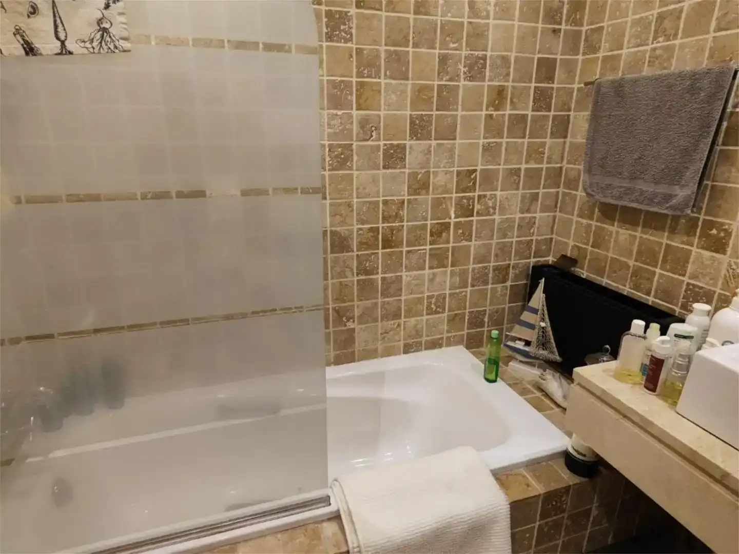 Bathroom of Flat for sale in Estepona  with Air Conditioner and Swimming Pool