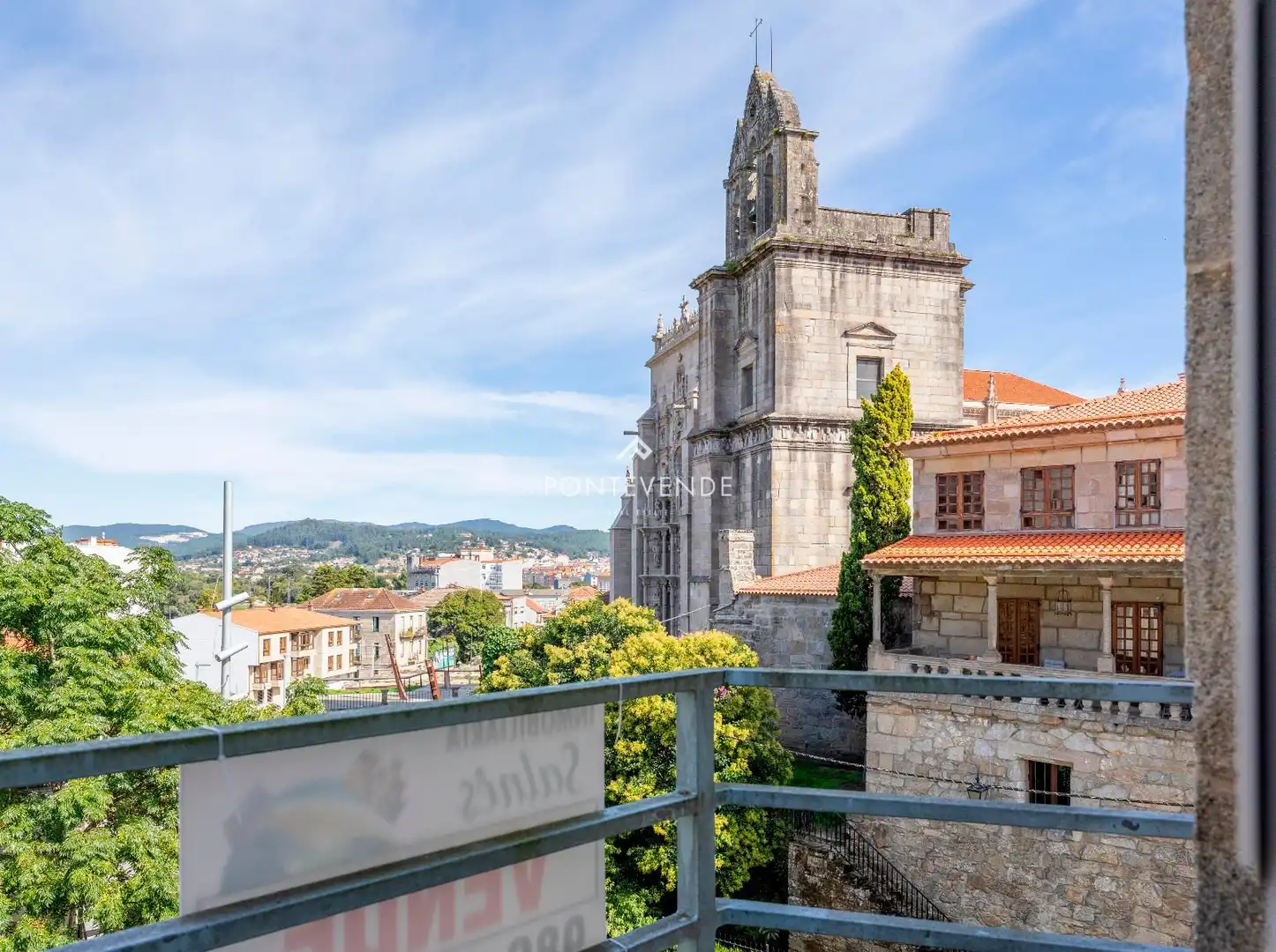 Exterior view of Flat for sale in Pontevedra Capital   with Heating, Terrace and Storage room