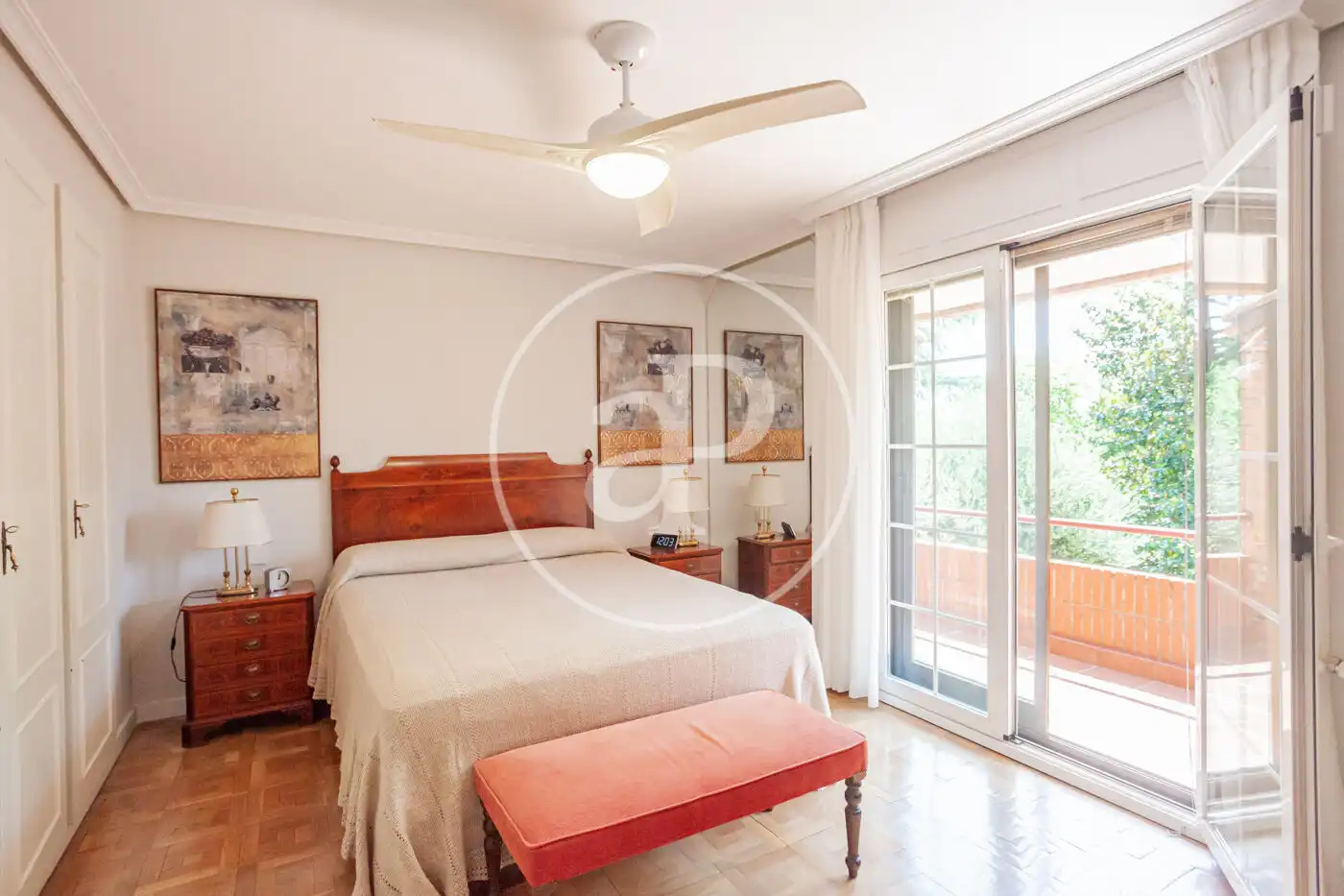 Dormitori de Casa adosada en venda en Madrid amb Aire condicionat, Calefacció i Jardí privat