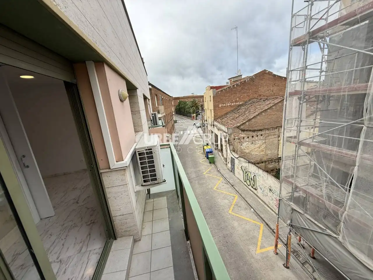 Vista exterior de Dúplex de alquiler en Terrassa con Aire acondicionado, Calefacción y Terraza