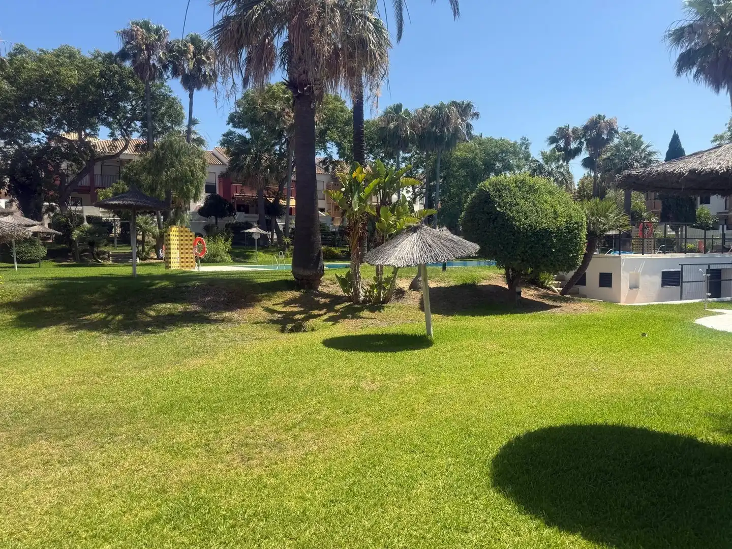 Jardí de Casa adosada en venda en Chiclana de la Frontera amb Aire condicionat, Calefacció i Jardí privat