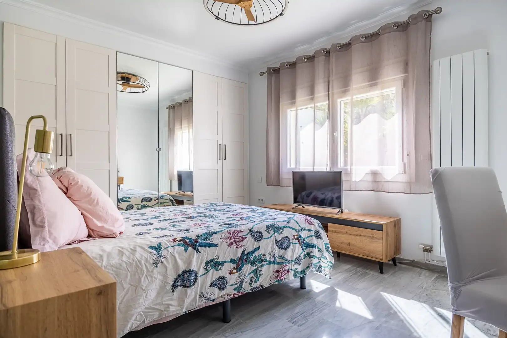 Bedroom of Houses for sale in Espartinas  with Air Conditioner, Heating and Swimming Pool