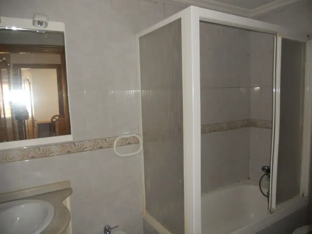 Bathroom of Flat for rent in Santiago de Compostela   with Heating, Furnished and Oven