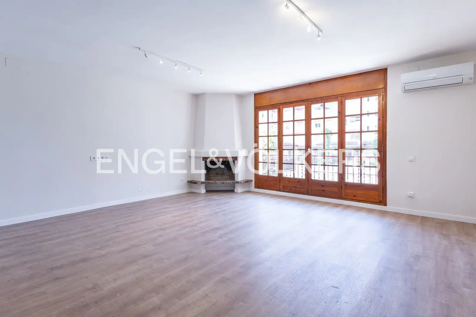 Sala d'estar de Casa o xalet de lloguer en Vilassar de Mar amb Calefacció, Jardí privat i Parquet