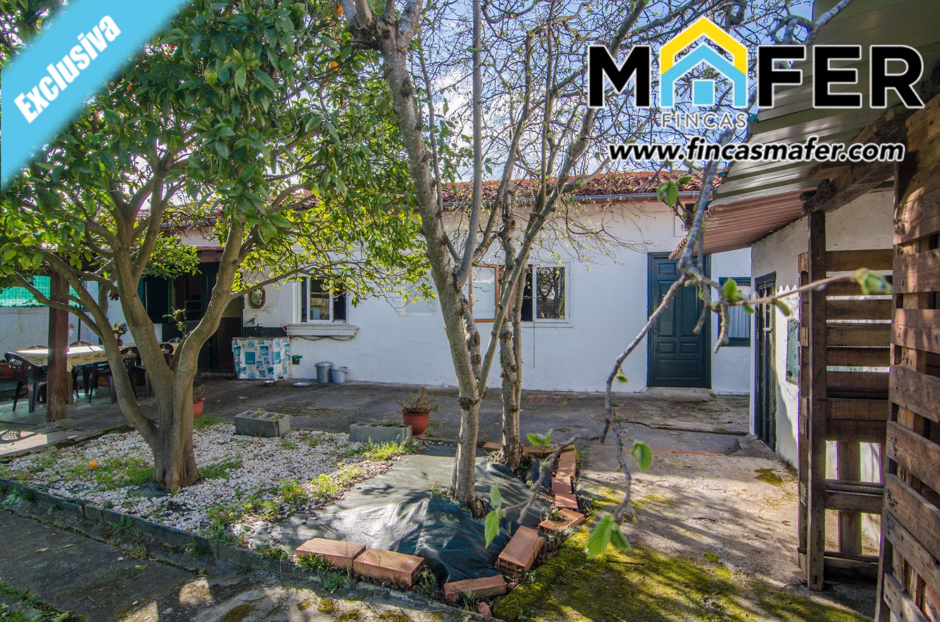 Vista exterior de Casa o xalet en venda en Colindres amb Jardí privat