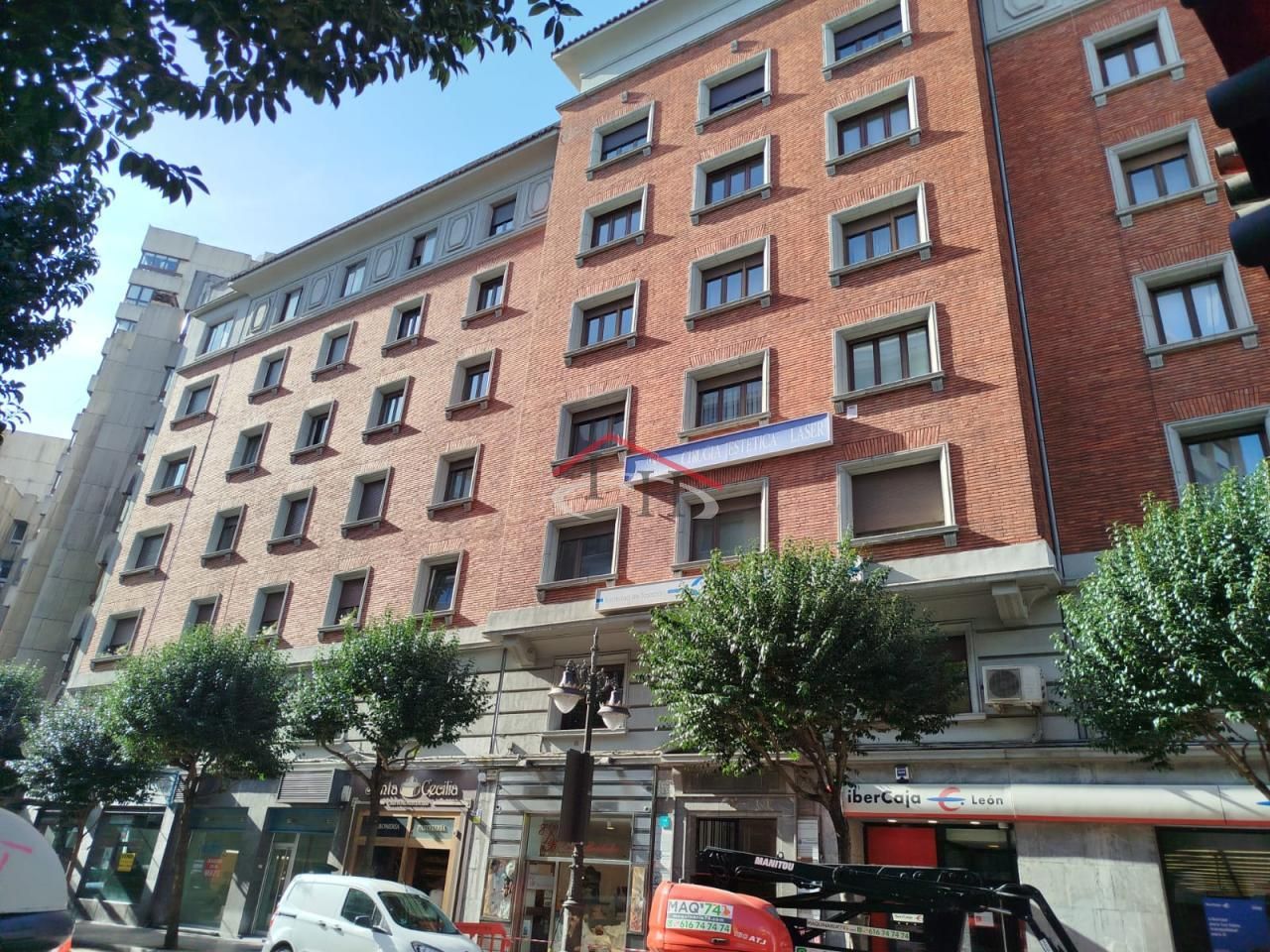Vista exterior de Apartamento en venta en León Capital  con Calefacción y Parquet