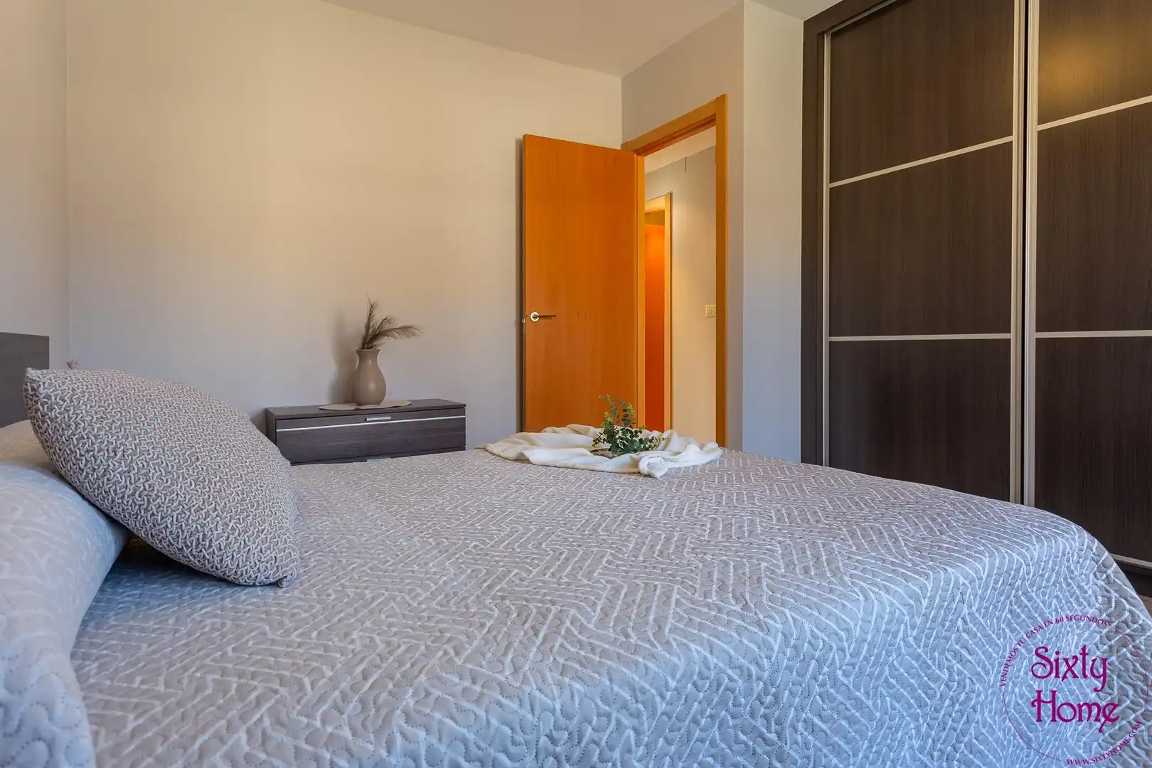 Dormitori de Casa adosada en venda en Biota amb Parquet, Terrassa i Moblat