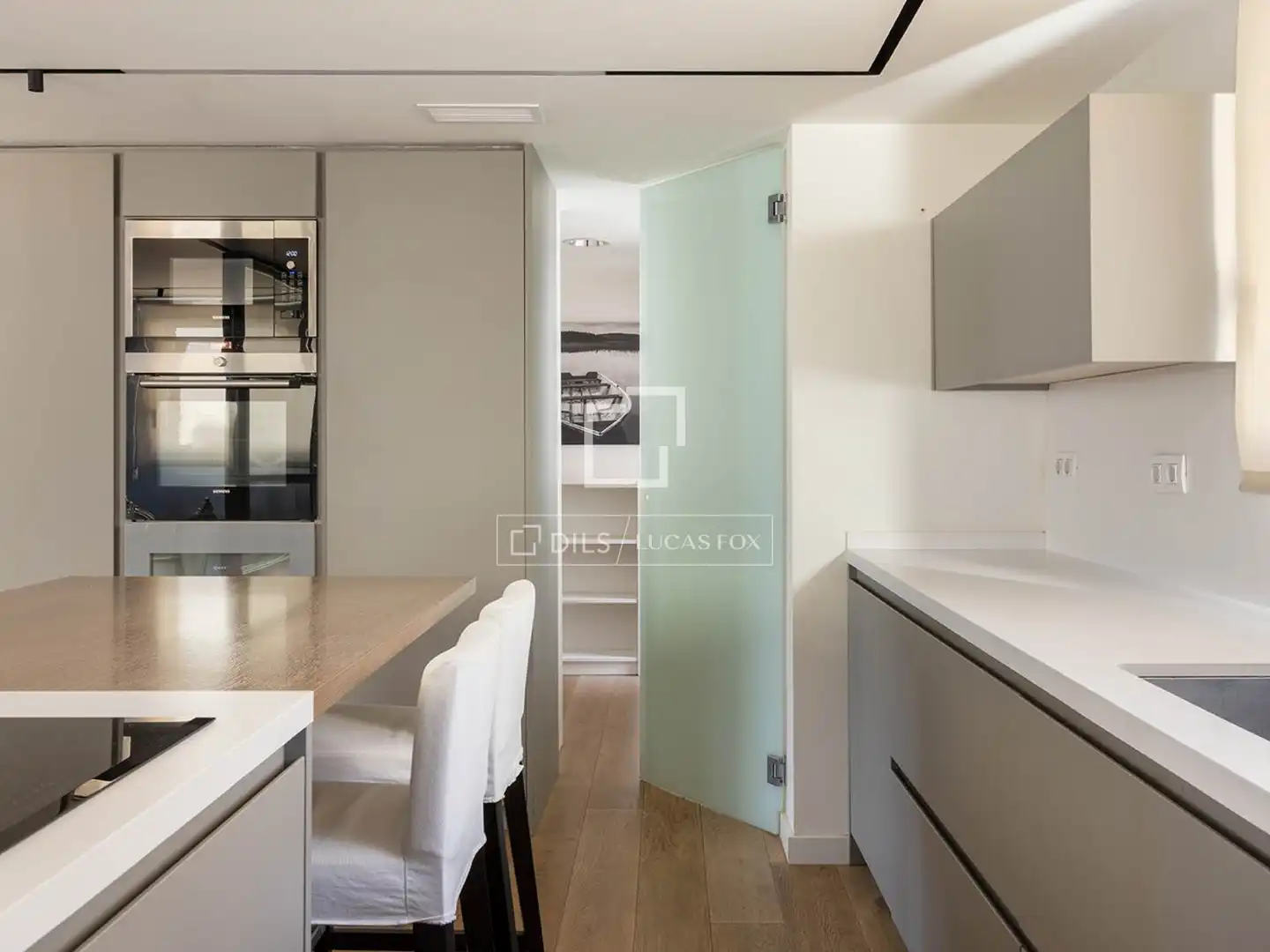 Küche von Wohnung zum Verkauf in Barcelona mit Klimaanlage und Terrasse