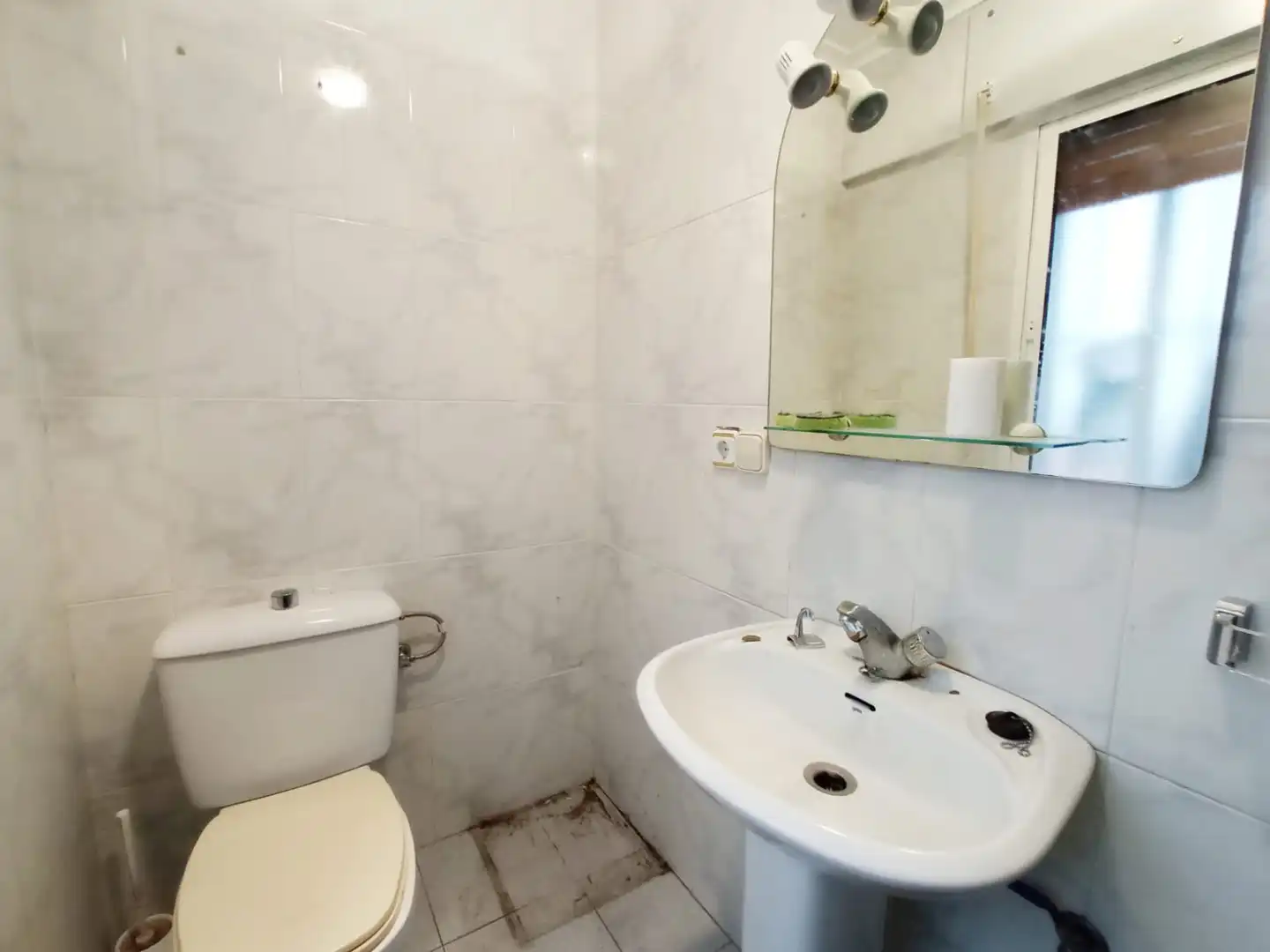 Badezimmer von Wohnung zum Verkauf in Burgos mit Heizung