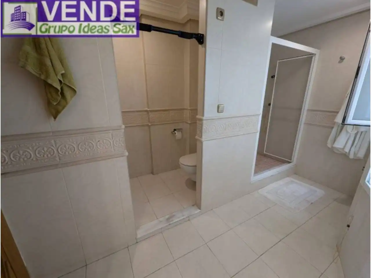 Badezimmer von Dachboden zum Verkauf in Elda mit Heizung, Terrasse und Möbliert