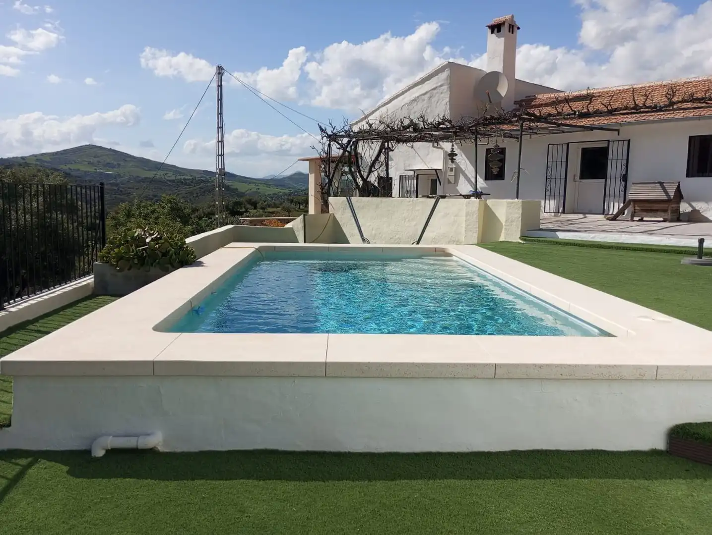 Casa rústica amb jardí en venda a Vía Diseminados