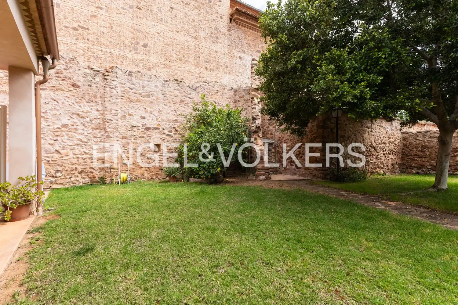 Houses for sale in Faura  with Air Conditioner, Heating and Private garden