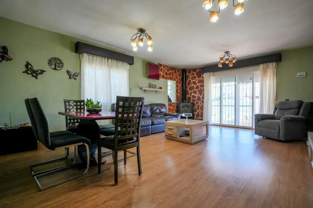 Sala de estar de Casa adosada en venta en Pioz con Aire acondicionado, Calefacción y Jardín privado