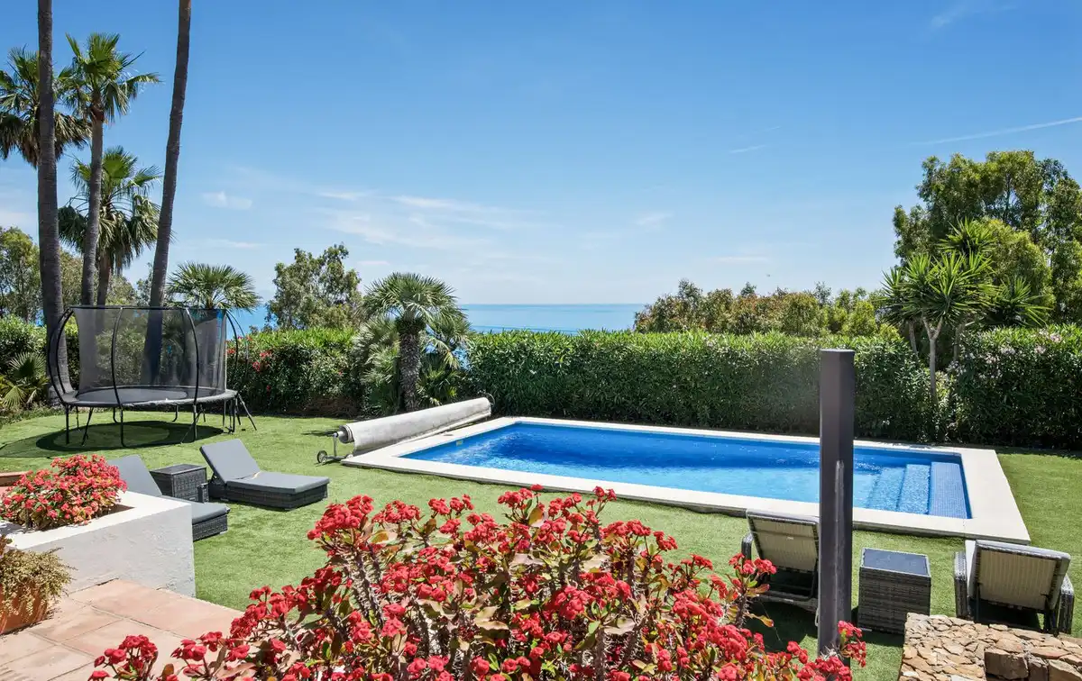 Piscina de Casa o chalet en venta en Manilva con Aire acondicionado, Jardín privado y Terraza