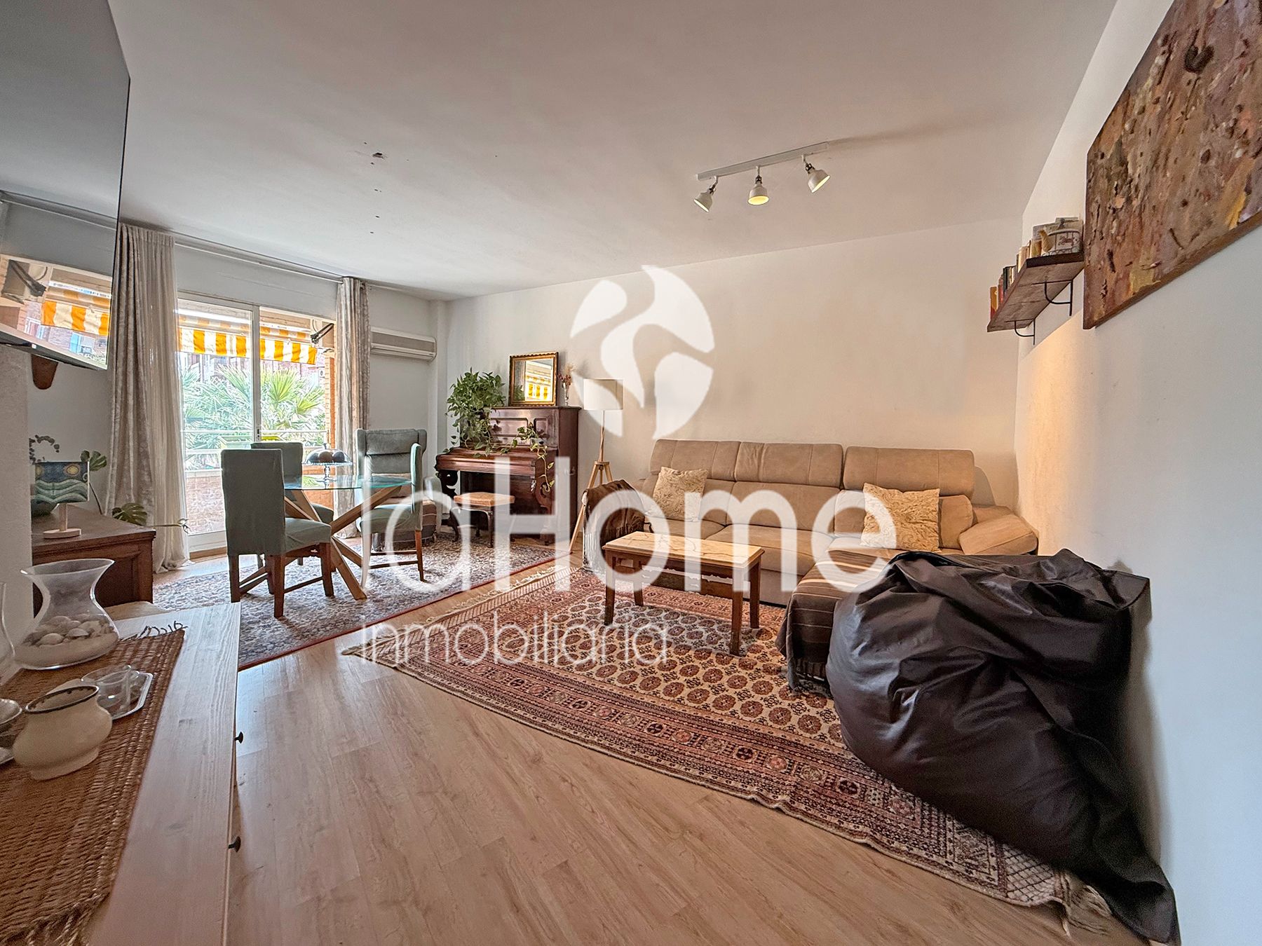 Living room of Flat for sale in La Pobla de Vallbona  with Air Conditioner, Heating and Terrace