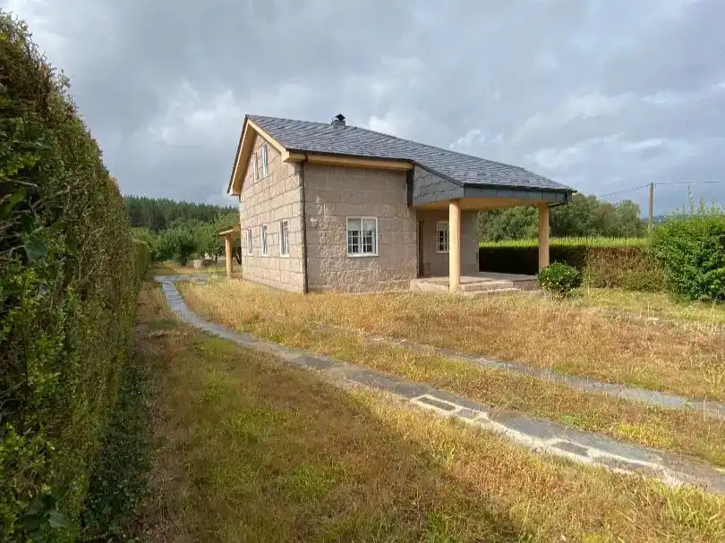 Vista exterior de Pis en venda en Lugo amb Jardí privat i Moblat