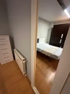 Habitación de Apartamento de alquiler en Valverde de la Virgen con Calefacción, Parquet y Amueblado