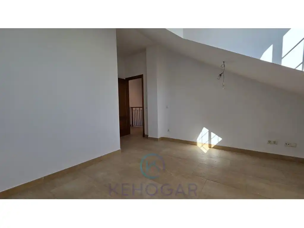 Dormitori de Casa o xalet en venda en Dos Hermanas