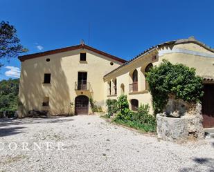 Vista exterior de Finca rústica en venda en Santa Maria de Miralles amb Terrassa i Balcó